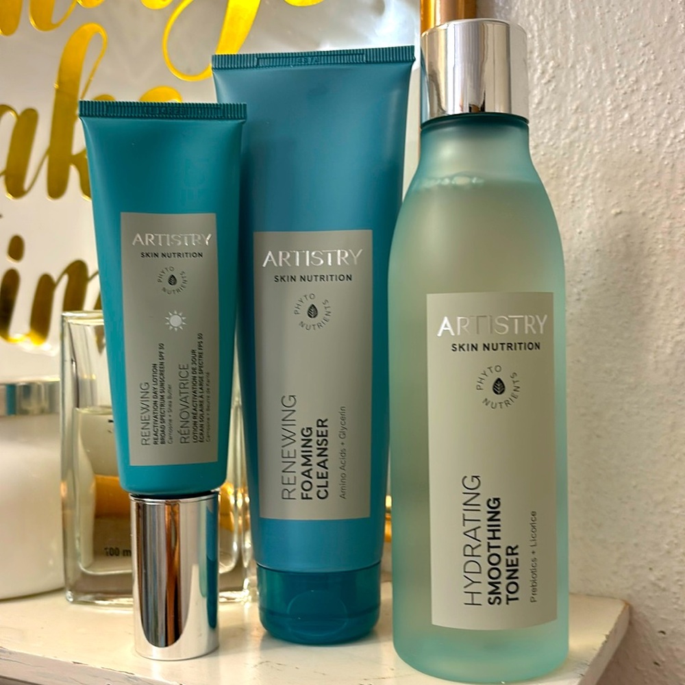 ARTISTRY SKIN NUTRITION
3 piece set- cleanser, toner and lotion